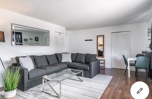 Fallsview House | 5 min walk to the falls Canada 20 Guest unit! Modern,