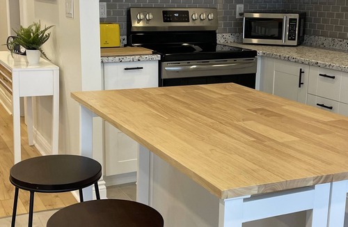 Southampton Apartment | 5 minute stroll to beautiful Southampton beach and the vibrant downtown area.