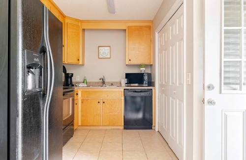 Ono Island House | 5 minutes to beaches! Quiet and clean home, pet friendly, with huge back yard!