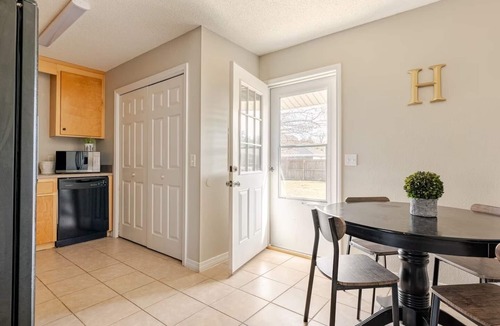 Ono Island House | 5 minutes to beaches! Quiet and clean home, pet friendly, with huge back yard!