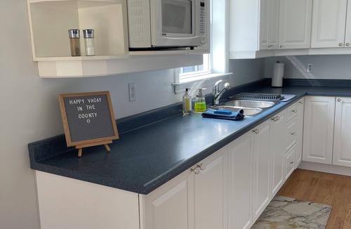 Prince Edward Apartment | 5 minutes to Picton downtown w/beach pass! PEC apartment with backyard space