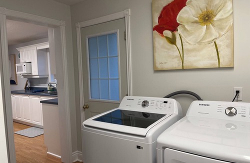 Prince Edward Apartment | 5 minutes to Picton downtown w/beach pass! PEC apartment with backyard space