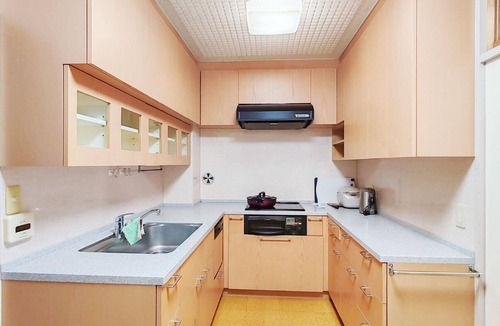 Takadanobaba Apartment | 5 minutes walk to Takadanobaba Yamanote Line 9 minutes to Shinjuku Station by train Convenient facilities