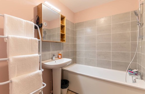 Bondy Apartment | 51 m² Apartment ∙ 1 bedroom ∙ 4 guests