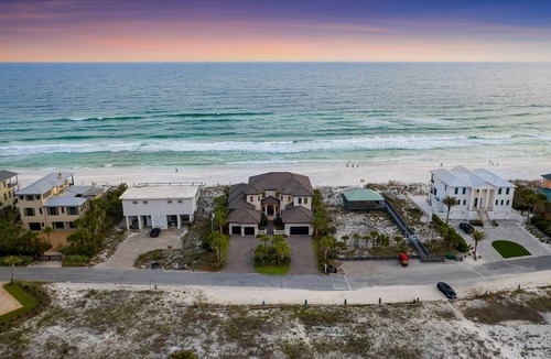 Gulf Pines House | 514 m² House ∙ 6 bedrooms ∙ 20 guests