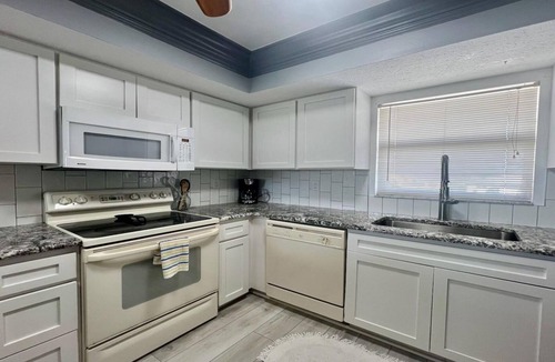 Caloosahatchee Condo | 55+ condo community with easy access to all Cape Coral amenities