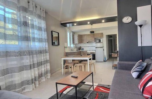 Chelles Apartment | 55 m² Apartment ∙ 2 bedrooms ∙ 6 guests