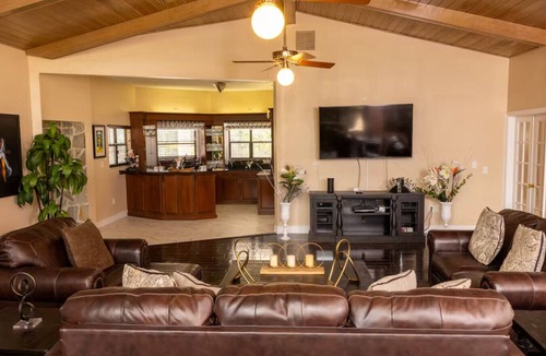 Fairvilla Apartment | 58-Acre Estate Pool Fireplace Outdoor Dining