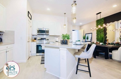 Mariner's VIllage House | “5BR/5BA Townhome w/Screened Pool & Aquarius Club – Near SeaWorld”
