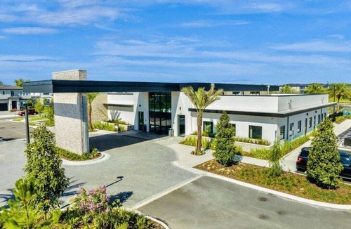 Mariner's VIllage House | “5BR/5BA Townhome w/Screened Pool & Aquarius Club – Near SeaWorld”