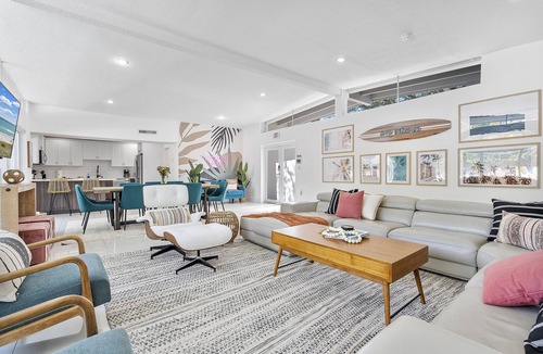 North Miami Beach Villa | 5BR Luxury Villa w/Heated Pool, Games, Fire Pit, Golf, Cabana, 10-mn from Beach