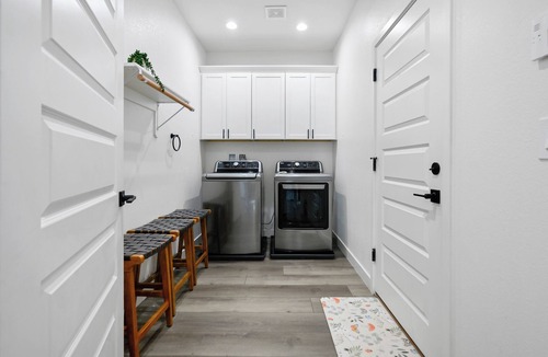 Bullhead City House | 6 BDR Modern Home w/River & Beach Access!