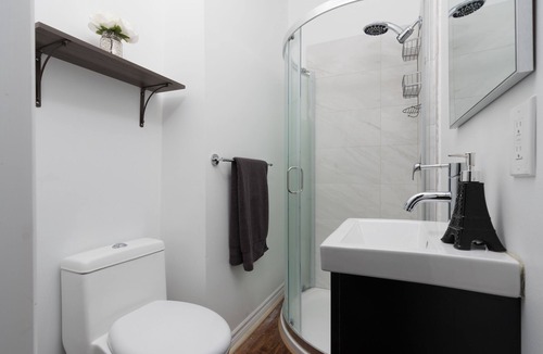 Cabbagetown House | 6 Bdrm + 5 Bthrm Heritage Home - Ideal for Students and Young Professionals