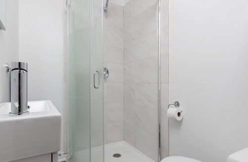 Cabbagetown House | 6 Bdrm + 5 Bthrm Heritage Home - Ideal for Students and Young Professionals