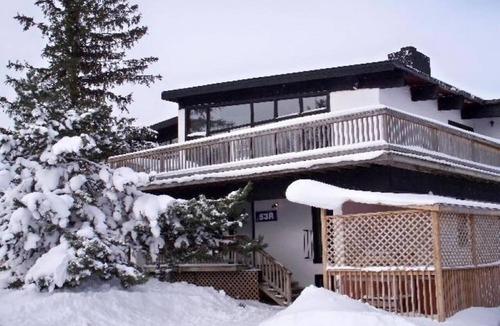The Blue Mountains Ski Chalet | 6 bdrm Cottage@Blue Mountain, Private Beach Access, Hot Tub/BBQ/Petfriendly