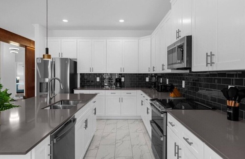 Campbell House | 6 Bedroom/5 Bathroom Storey Lake (4366 RS)