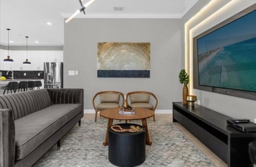 Campbell House | 6 Bedroom 5 Bathroom Storey Lake 4371 Rs