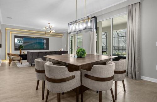 Campbell House | 6 Bedroom 5 Bathroom Storey Lake 4371 Rs