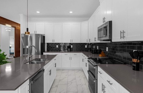 Campbell House | 6 Bedroom/5 Bathroom Storey Lake (4366 RS)