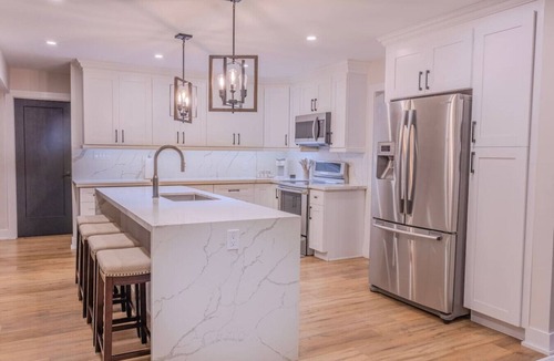 Oro-Medonte House | 6-Bedroom Modern Escape in Horseshoe-Pool+Hot tub