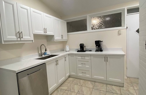 Mineola House | 6 Bedroom Ranch Bungalow in Port Credit.