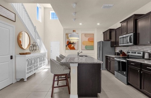 Wellington House | 6 Bedrooms/4.5 Bathrooms/Windsor Island (4063 LA)