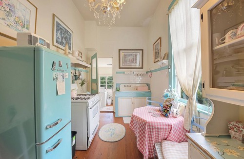 Metairie House | 6 BR/3BA Beautiful, Historic, Charming, Streetcar, French Quarter, Sleeps 14!