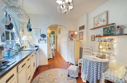 Metairie House | 6 BR/3BA Beautiful, Historic, Charming, Streetcar, French Quarter, Sleeps 14!