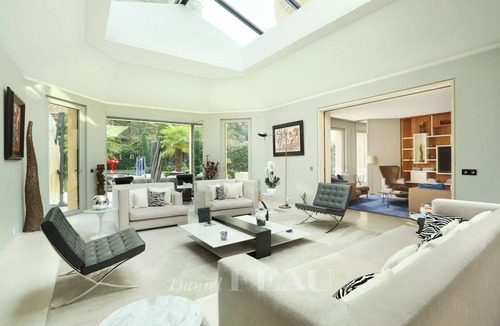 Faubourg Saint-Germain Apartment | 6 Pl. Joffre luxery self check in