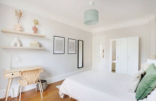 15th Arrondissement Resort | 65 m² Private room ∙ 1 bedroom ∙ 4 guests
