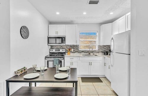 Royal Poinciana House | 65 m² House ∙ 1 bedroom ∙ 6 guests