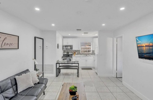 Royal Poinciana House | 65 m² House ∙ 1 bedroom ∙ 6 guests