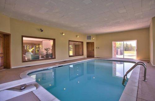 Halton Regional Municipality Villa | 650 m² Villa ∙ 5 bedrooms ∙ 12 guests