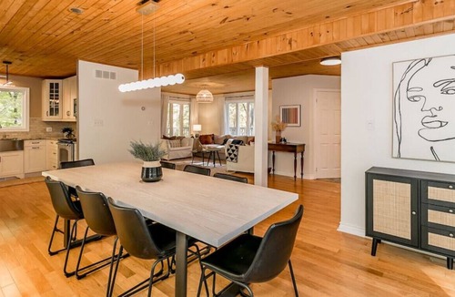 Mulmur House | 678307 Centre Road, Shelburne