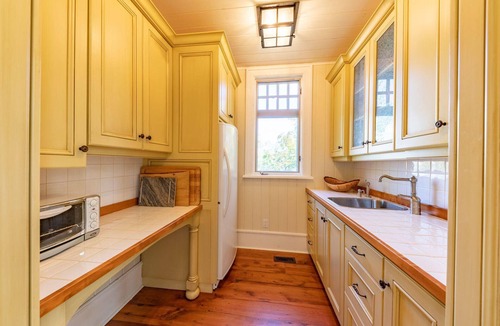 Muskoka Lakes Cottage | 6bdrm, 5 bath island cottage with boathouse & bunkie accommodations! Sunsets!