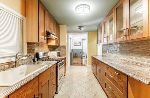 Sharon Hill House | 6BR Home/Driveway Parking ! PHL Airport/combine
