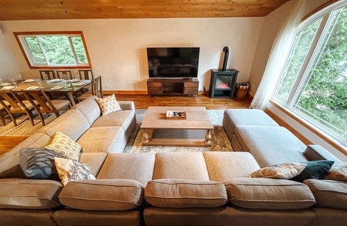 Alban Cottage | 6BR Sandy Beach Waterfront Cottage