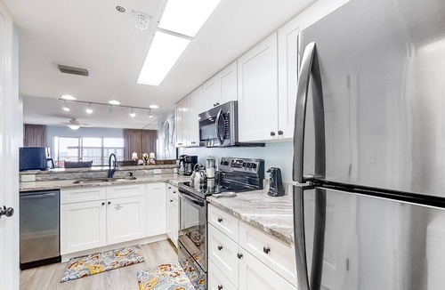 Fort Walton Beach Condo | 6th Floor Beachy Condo On Okaloosa Island, On-Site Pool