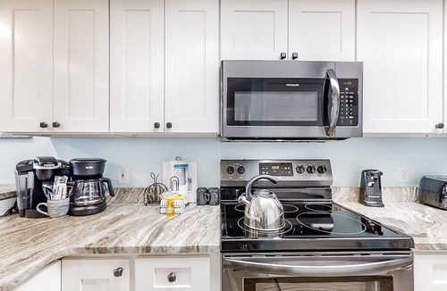 Fort Walton Beach Condo | 6th Floor Beachy Condo On Okaloosa Island, On-Site Pool