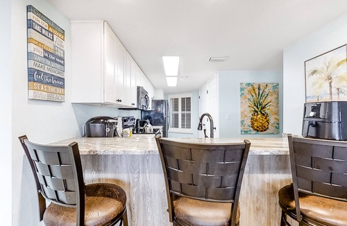 Fort Walton Beach Condo | 6th Floor Beachy Condo On Okaloosa Island, On-Site Pool