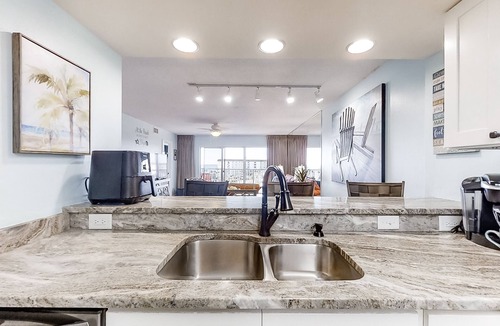 Fort Walton Beach Condo | 6th Floor Beachy Condo On Okaloosa Island, On-Site Pool