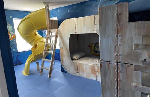 Windwood Bay House | 7/5 themed near Disney/pool/VR room/indoor slide