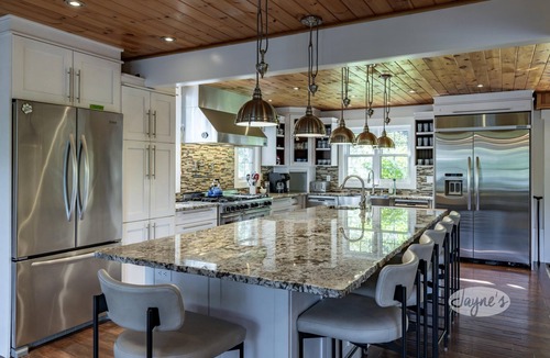 Muskoka Lakes Cottage | 7 bed, 5 bath spectacular cottage on Lake Joseph!