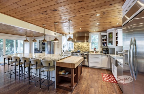 Muskoka Lakes Cottage | 7 bed, 5 bath spectacular cottage on Lake Joseph!