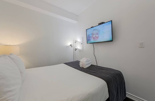 Bay Street Corridor Apartment | 71 m² Apartment ∙ 3 bedrooms ∙ 6 guests