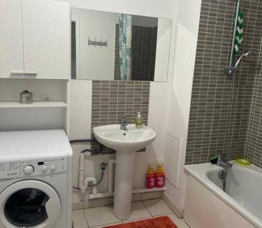 Aubervilliers Apartment | 75 m² Apartment ∙ 2 bedrooms ∙ 7 guests