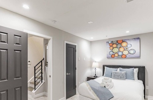 Fairmount Apartment | 755 Capitol - A Exquisite 3 bedroom home in Fairmount