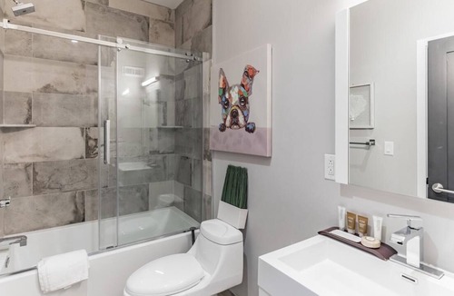 Fairmount Apartment | 755 Capitol - A Exquisite 3 bedroom home in Fairmount