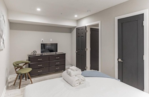 Fairmount Apartment | 755 Capitol - A Exquisite 3 bedroom home in Fairmount