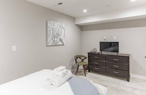 Fairmount Apartment | 755 Capitol - A Exquisite 3 bedroom home in Fairmount